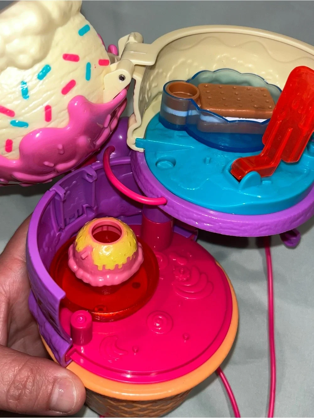 Mattel Polly Pocket spin n surprise ice cream cone playset